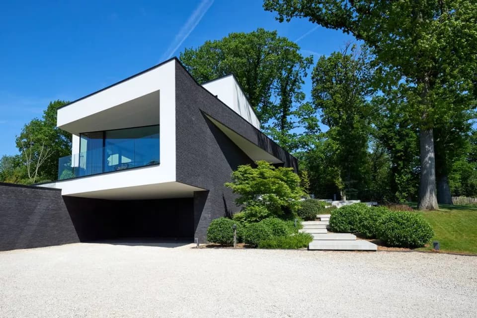 Façade contemporaine en brique d'une villa à Wavre